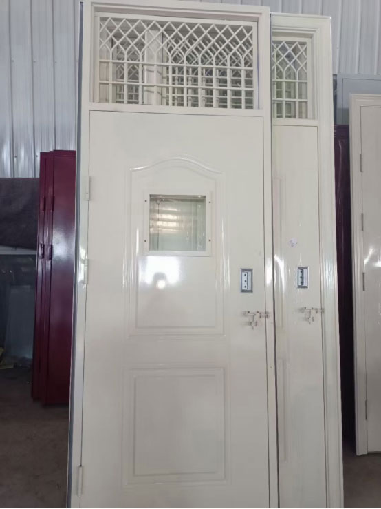 吐鲁番学校教室门