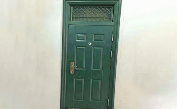 吐鲁番学校教室门