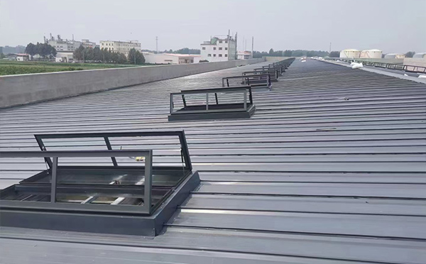 某中学室内体育馆吐鲁番排烟窗改造项目