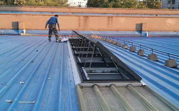 某区域性物流仓储中心吐鲁番排烟窗系统安装项目