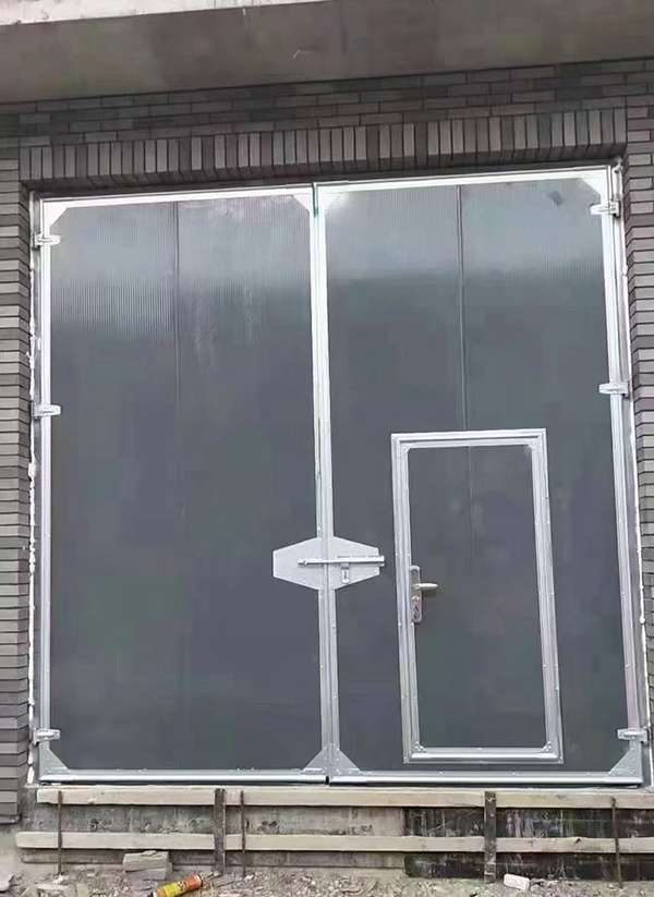 吐鲁番工业平开门在大型设备制造车间的应用实例